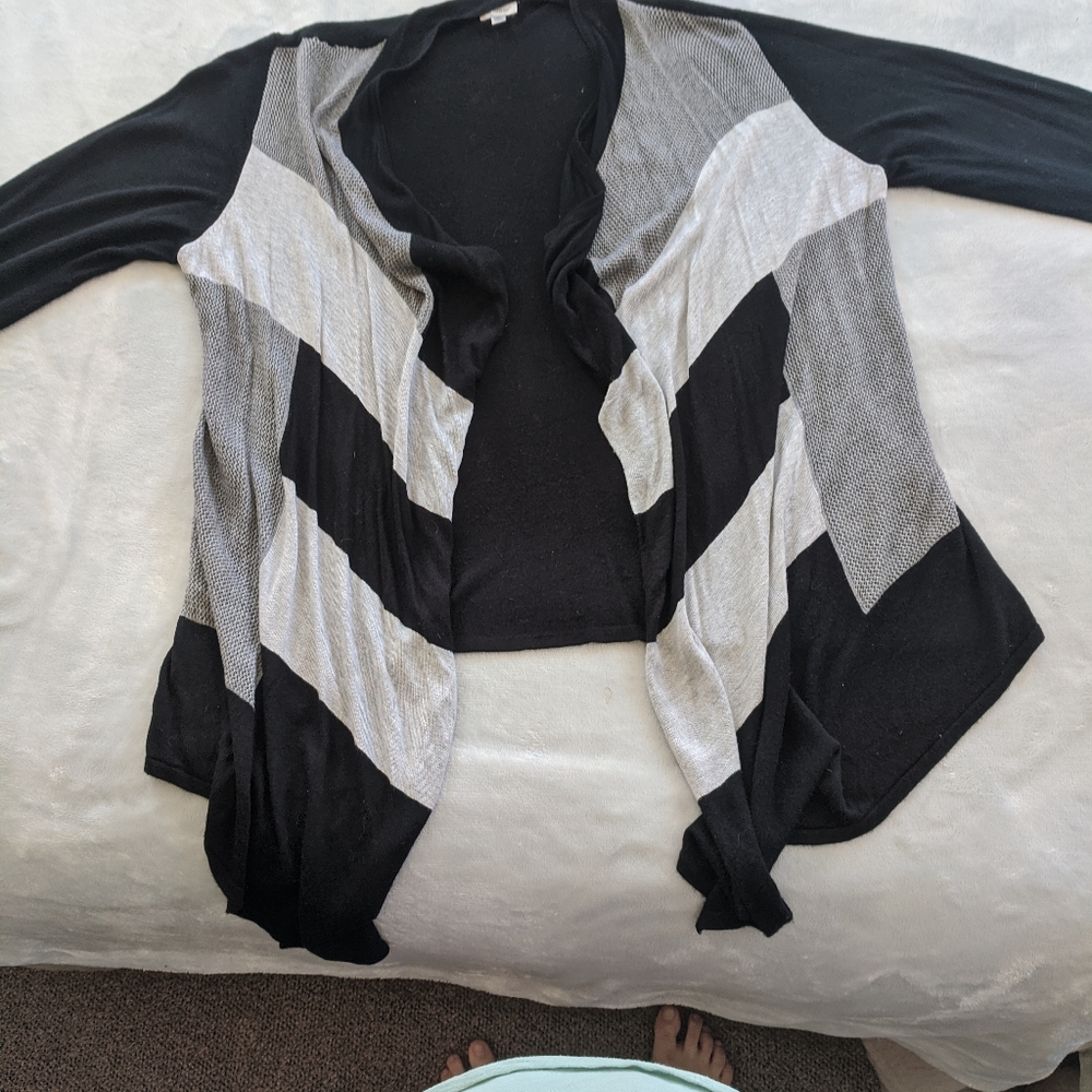 The Avenue women's black and gray cardigan